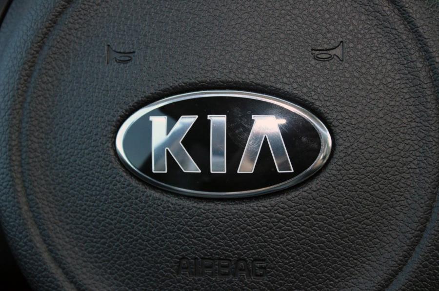  Kia Sedona SXL 2015 года  (фото 61 из 75)